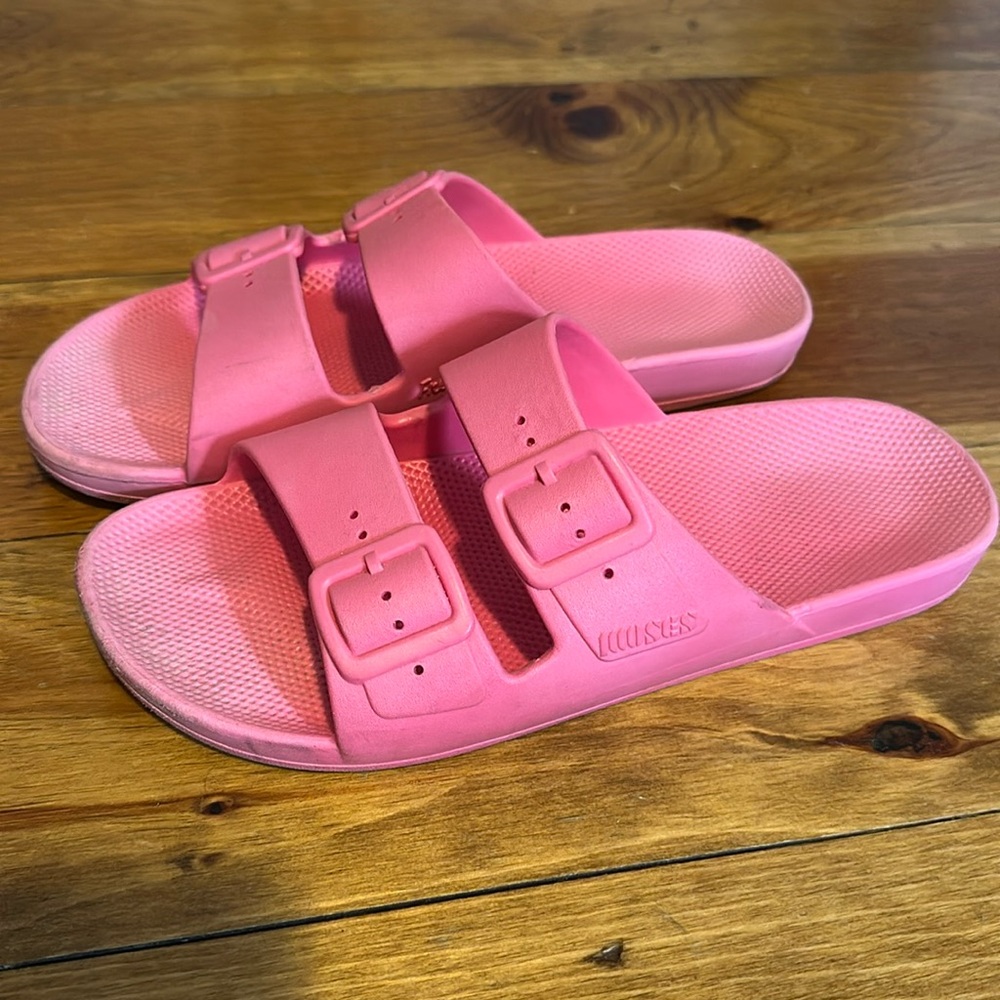 Freedom Moses Women’s Miami Hot Pink sandals - size 40/41 9/10